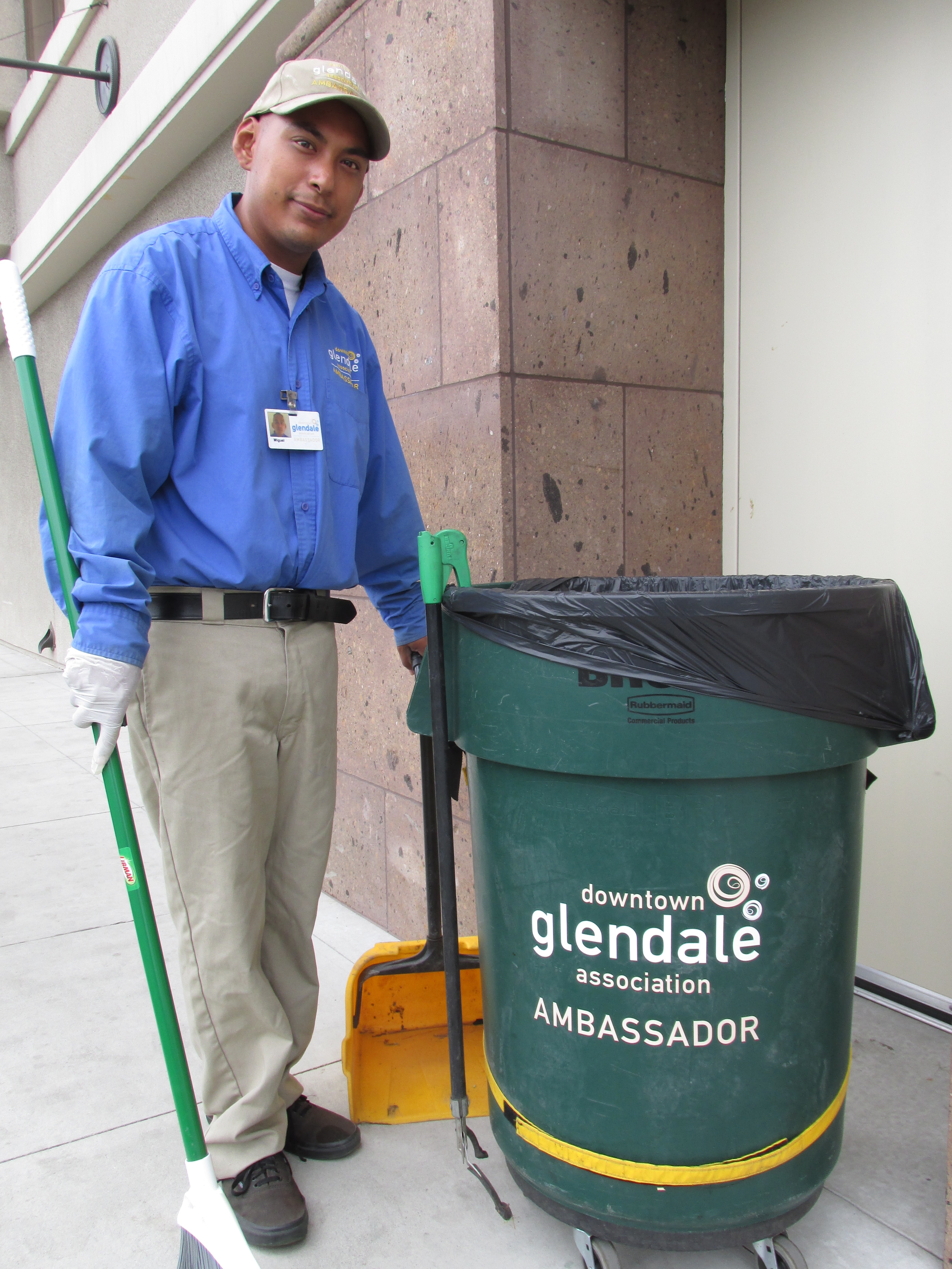 Miguel Reza on the job in Downtown Glendale